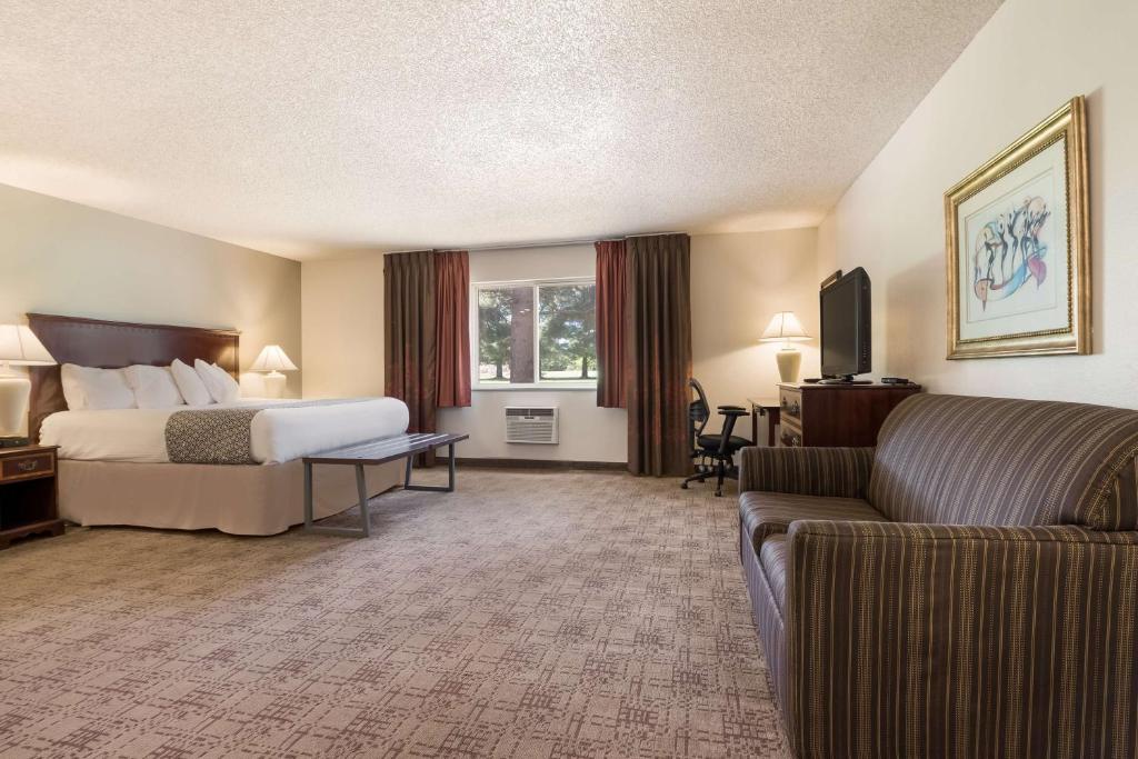 SureStay Hotel by Best Western Thomson - Habitación King Con Sofá Cama