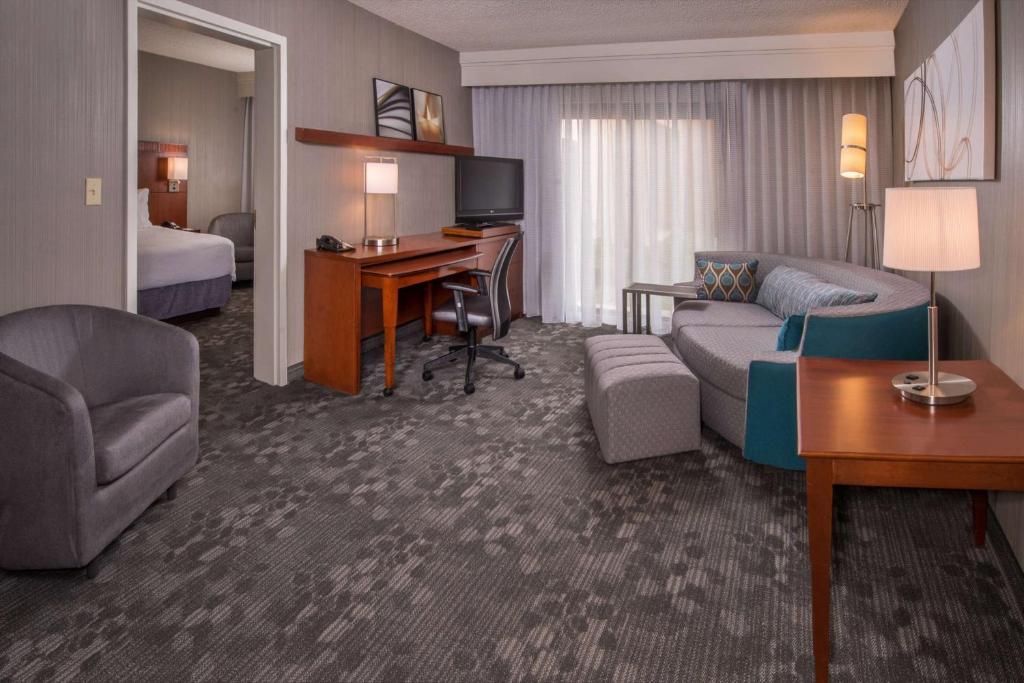 Sonesta Select Columbia - One-Bedroom King Suite