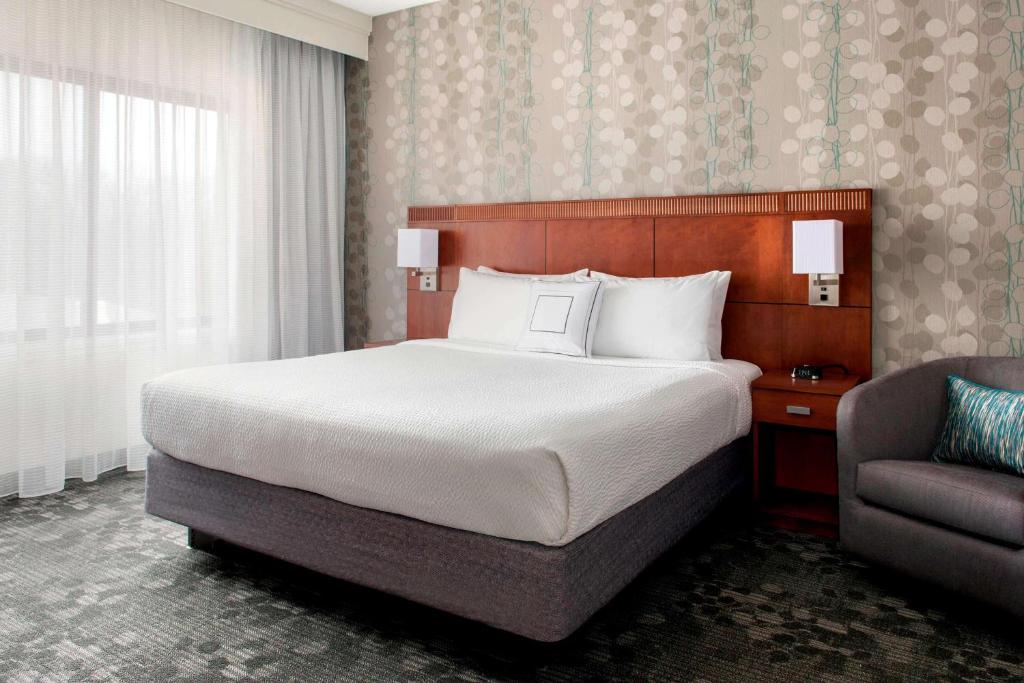 Postel nebo postele na pokoji v ubytování Sonesta Select Whippany Hanover