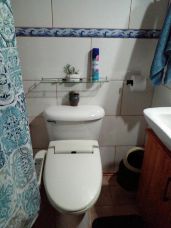 Koupelna v ubytování Hostal Casa Galerna de La Montaña