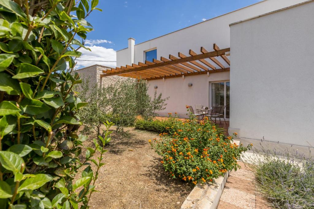 Vonkajšia záhrada v ubytovaní Villa Trogir