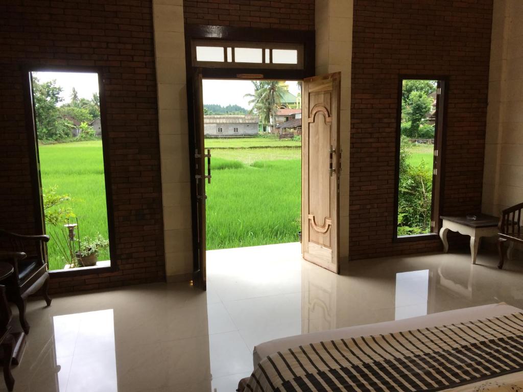 Kebun di luar Lotus 2 Guest House