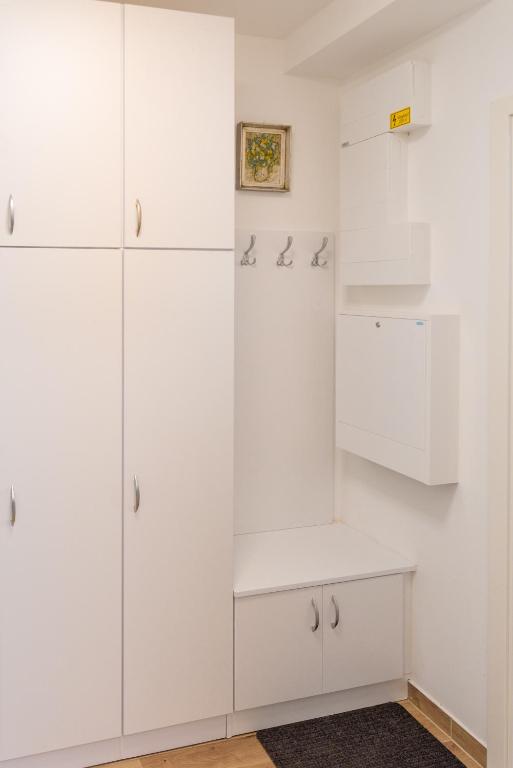 ブダペストにあるSWEET HOME Apartman , 30sqm studio, free private parking, mountain view, balcony, 20 min from downtownのギャラリーの写真