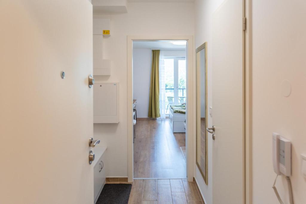 ブダペストにあるSWEET HOME Apartman , 30sqm studio, free private parking, mountain view, balcony, 20 min from downtownのギャラリーの写真