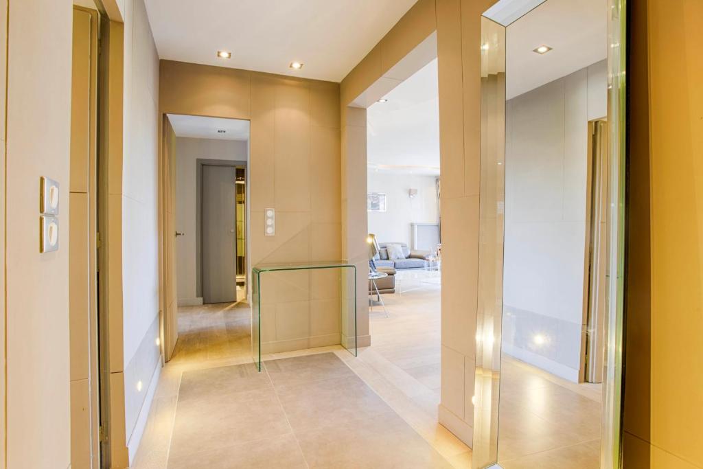 Bathroom sa Le Dosia - Three Bedrooms - Hyper Centre of Deauville