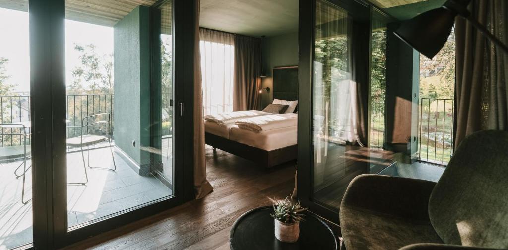 A bed or beds in a room at Floris Green Suites by Parc Hotel Florian