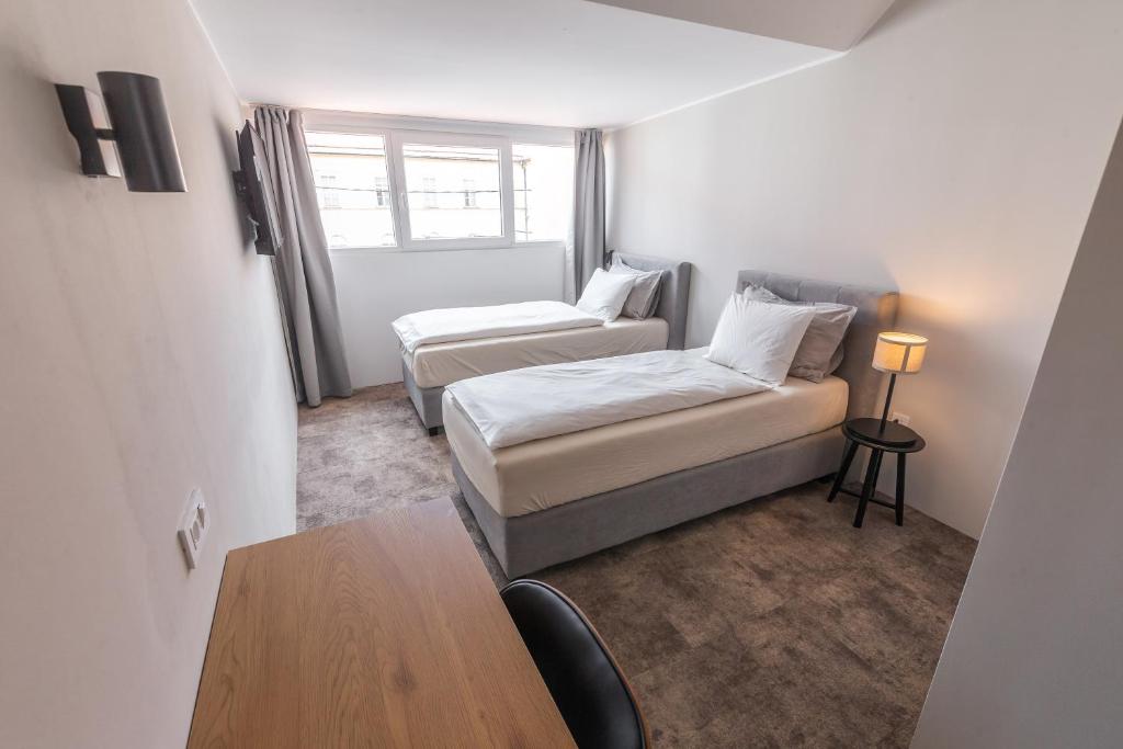 ROOMERS - Zweibettzimmer