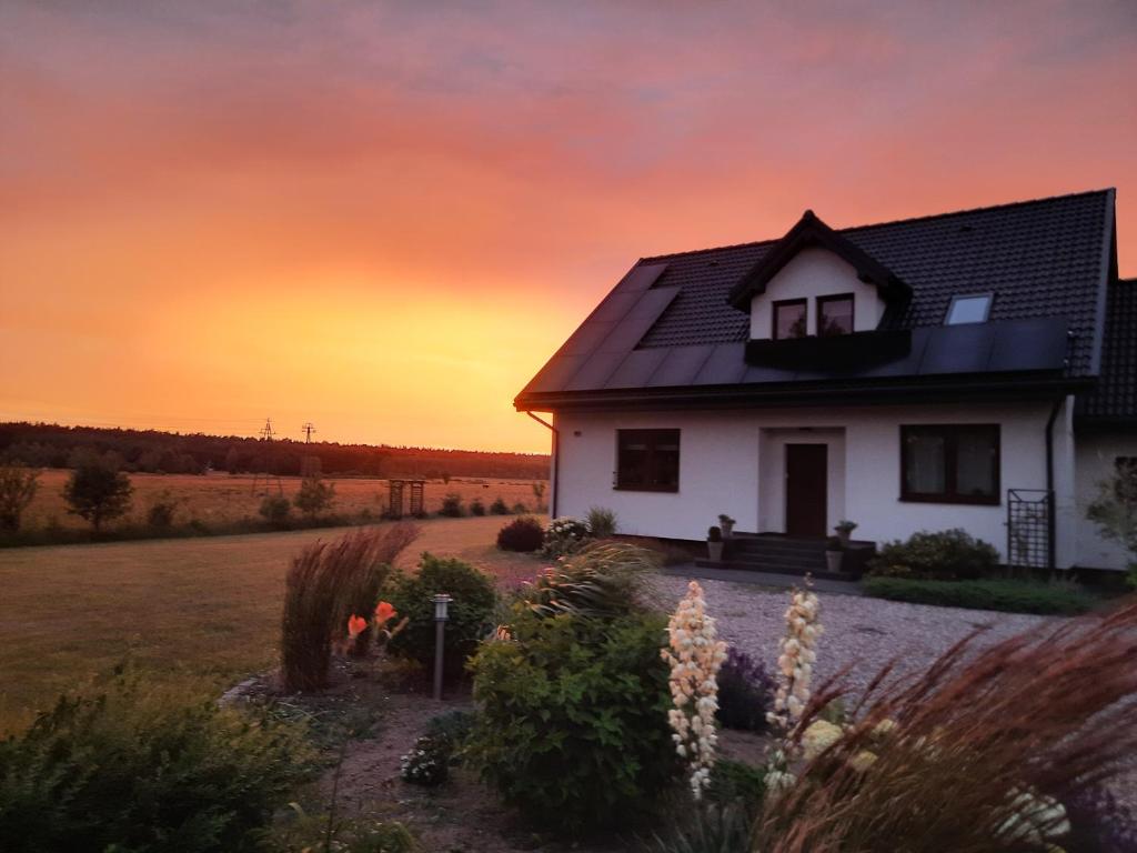Pohľad na východ alebo západ slnka z apartmánu alebo blízkeho okolia