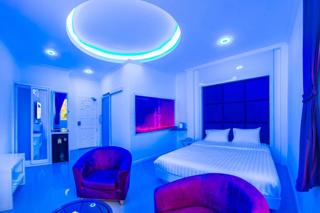 Titanic Residence-7 minute walk to the Beach - Resim 6