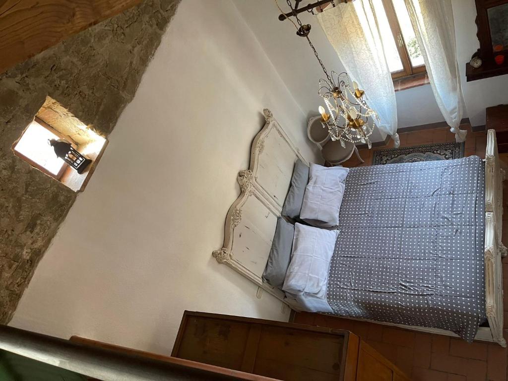 A bed or beds in a room at LA CORTE DEI GELSOMINI