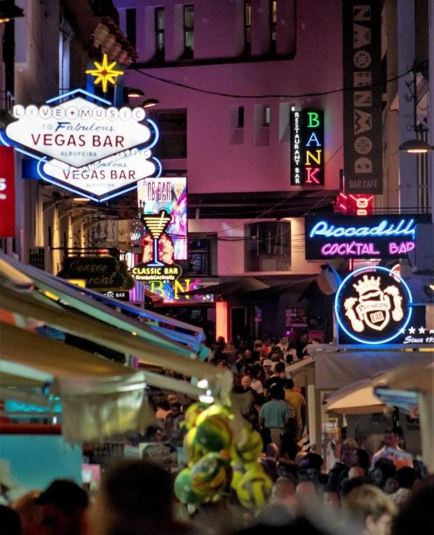 In Downtown - Villa Serenity - 16