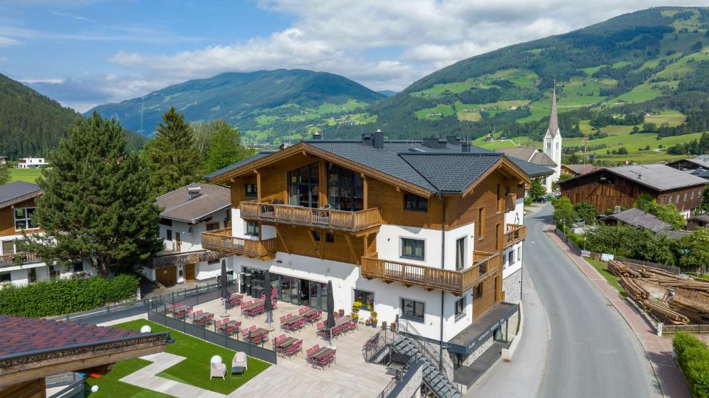 Nespecifikovaný výhled na hory nebo výhled na hory při pohledu z hotelu