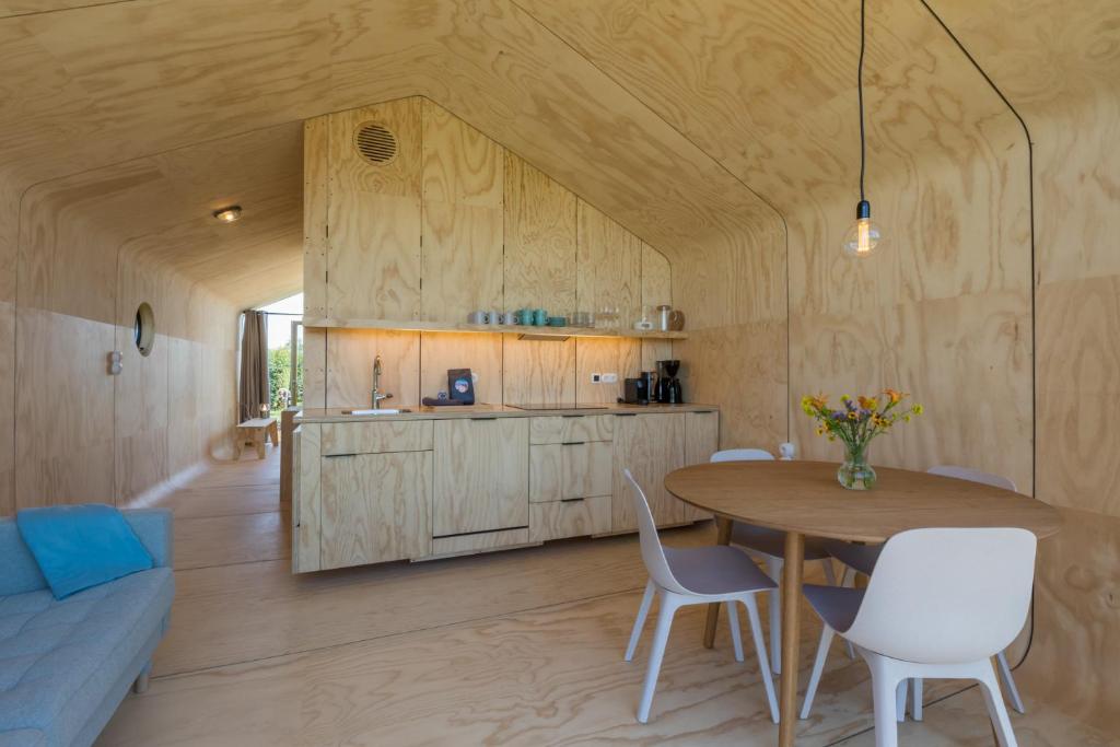 Kuchyň nebo kuchyňský kout v ubytování Welcome in - Wikkelhouse, Kon Emmaweg 6 Vrouwenpolder