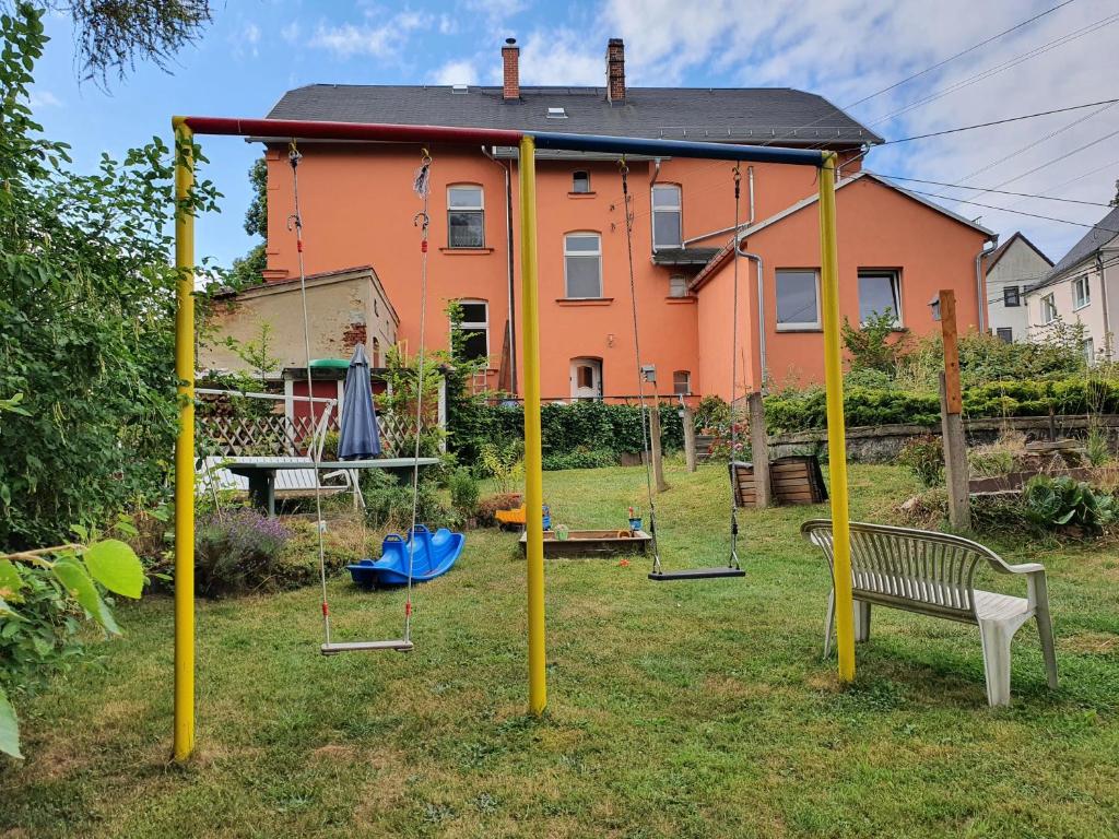 Herní místnost nebo prostor pro děti v ubytování Ferienwohnung West - Alte Schule Sachswitz
