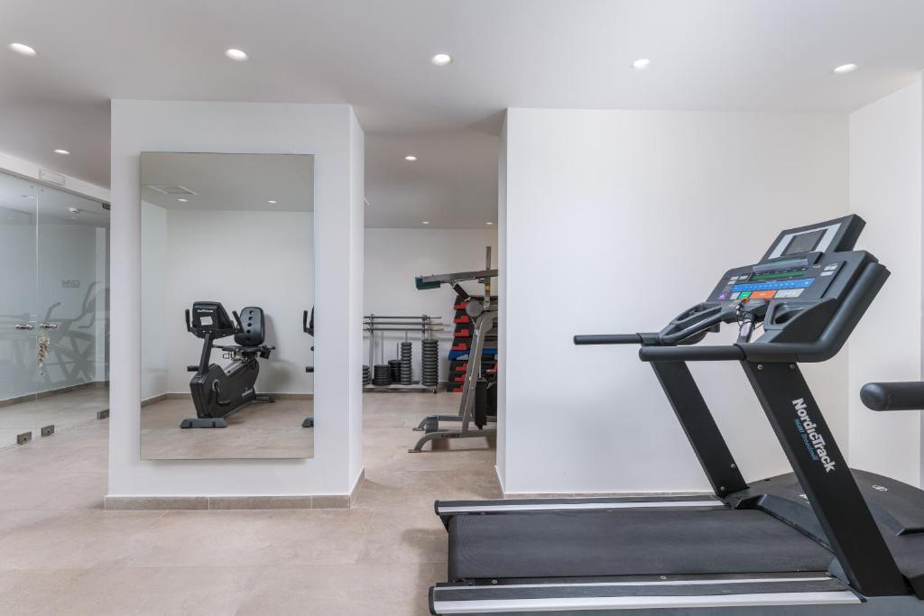 Fitness centrum a/nebo fitness zařízení v ubytování Meltemi Blu - Adults Only