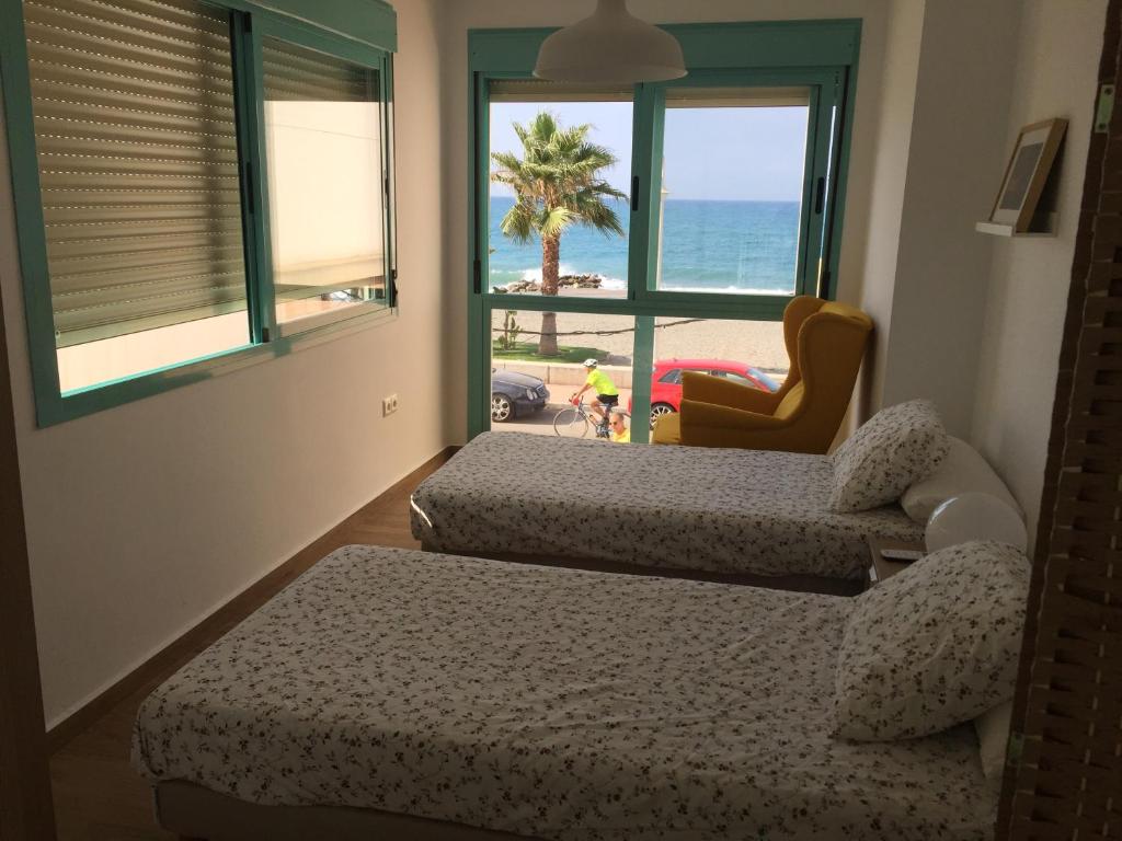 Postel nebo postele na pokoji v ubytování Precioso alojamiento en primera línea de playa