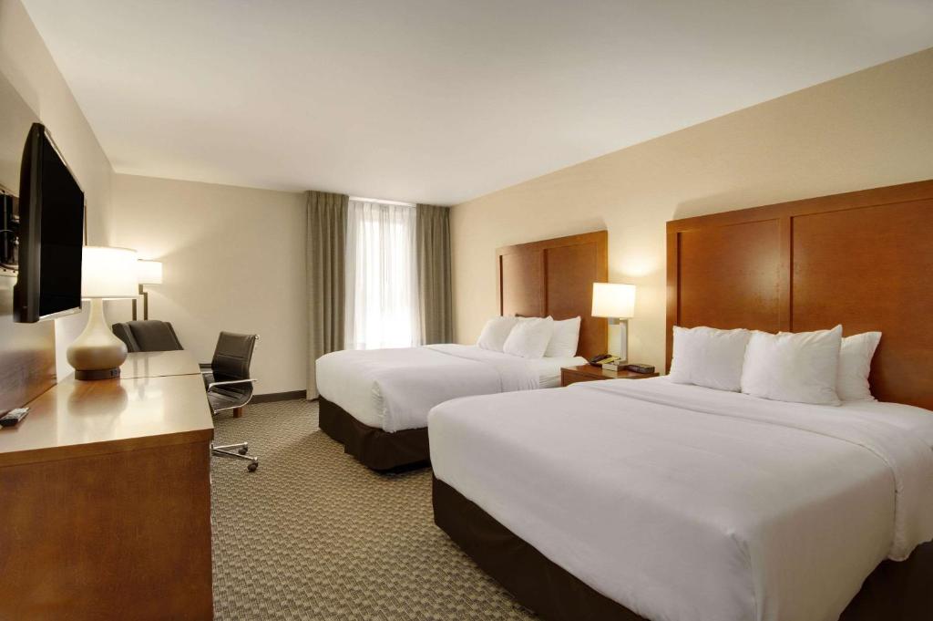 Comfort Inn Airport - 