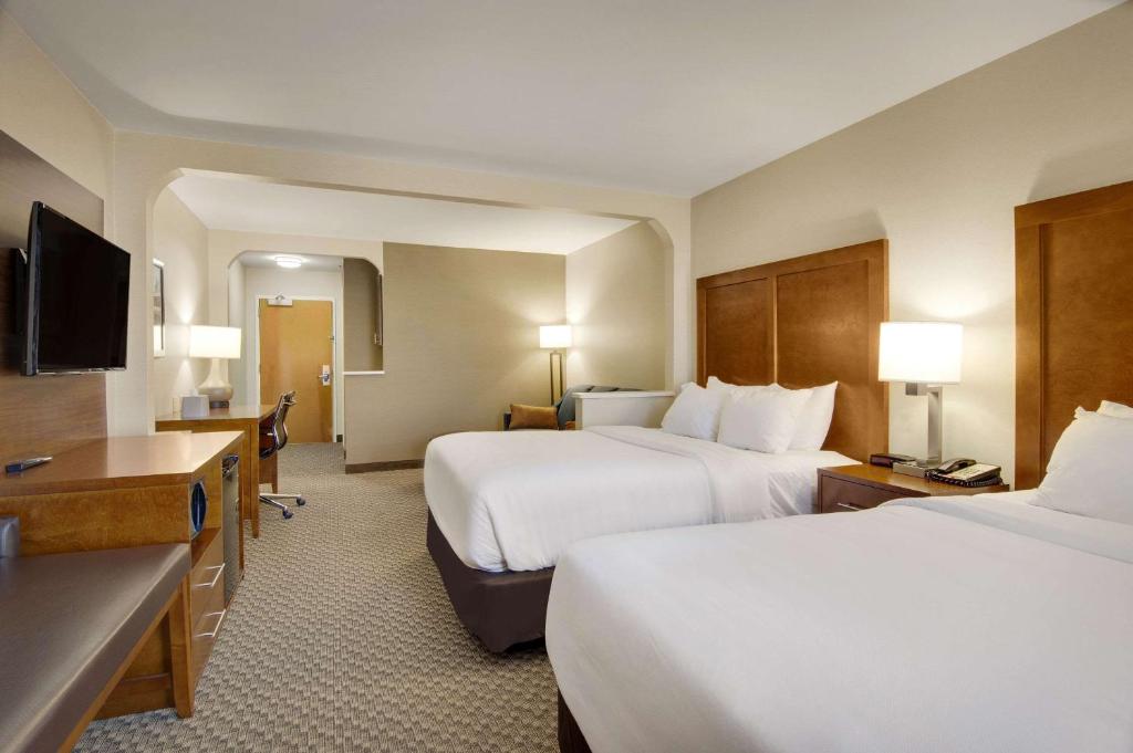 Comfort Inn Airport - 
