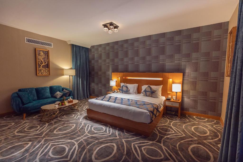 Postel nebo postele na pokoji v ubytování Coral Palace Hotel