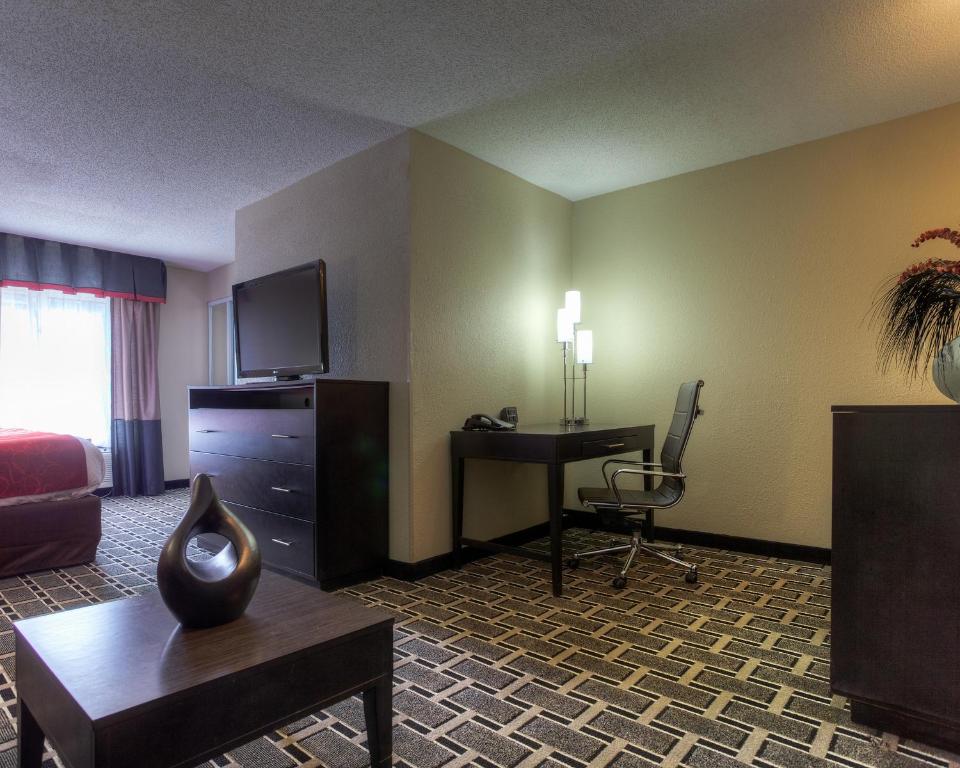 Comfort Suites Nashville Airport - BNA - King Suite- Niet Roken