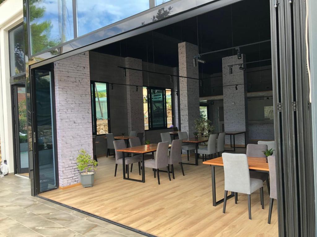 Balkón nebo terasa v ubytování Nemesis Hotel
