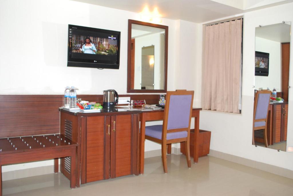 TV a/nebo společenská místnost v ubytování Hotel Abigail Regency