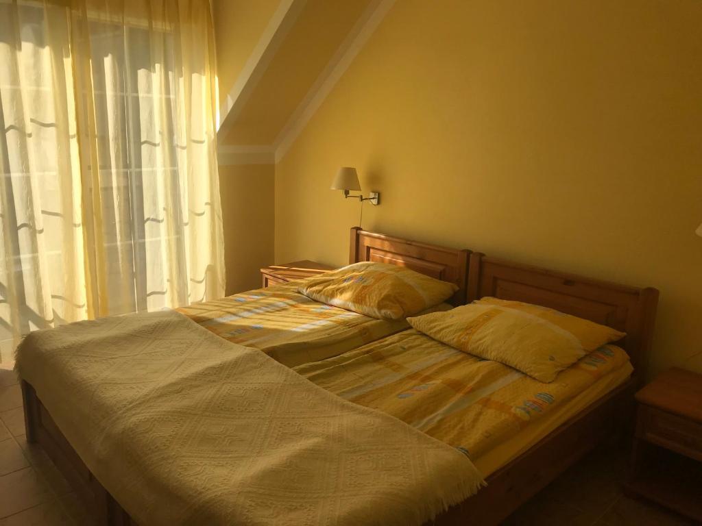 Posteľ alebo postele v izbe v ubytovaní Pod Delfinem Rewal