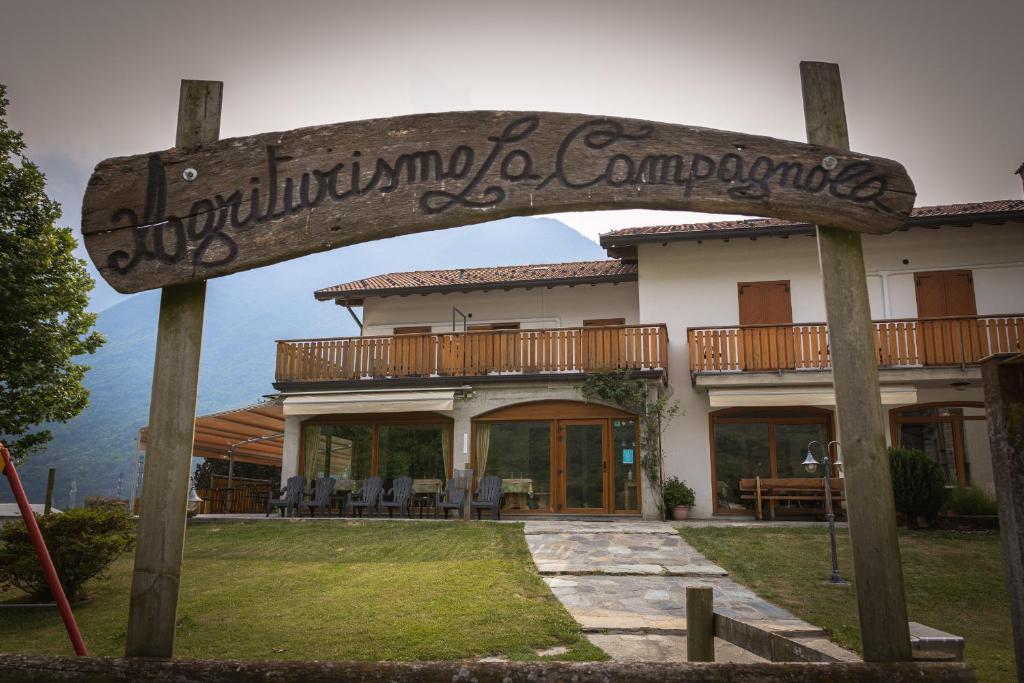 a sign in front of a house at Agriturismo la campagnola in Gordona