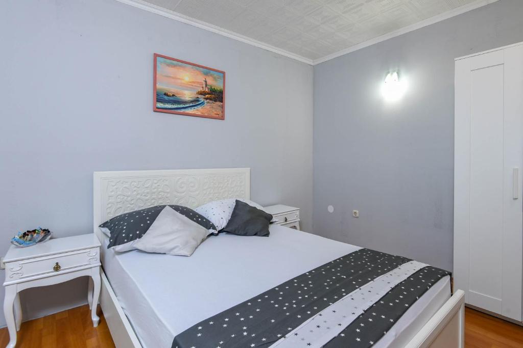 Posteľ alebo postele v izbe v ubytovaní Ancora Mokalo Apartments
