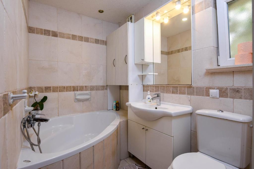 Kúpeľňa v ubytovaní Ancora Mokalo Apartments