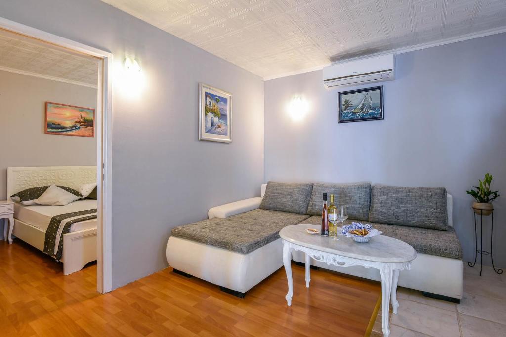 Posedenie v ubytovaní Ancora Mokalo Apartments