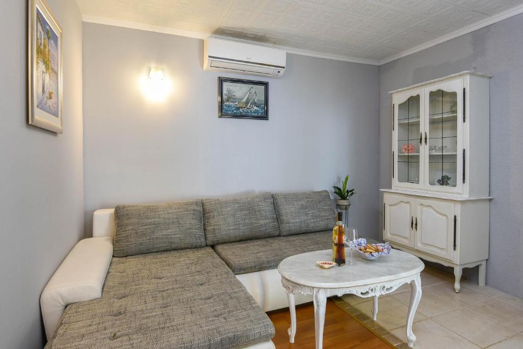 Posedenie v ubytovaní Ancora Mokalo Apartments
