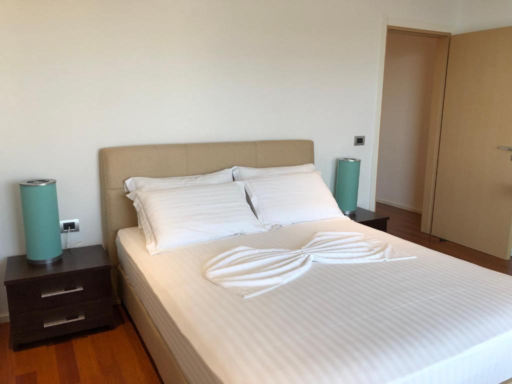 Postel nebo postele na pokoji v ubytování Nemesis Hotel