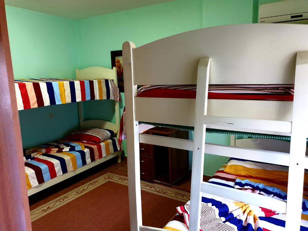 Palanda nebo palandy na pokoji v ubytování Vila Koltrina