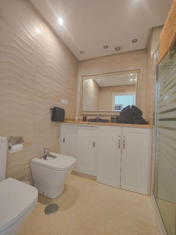 Koupelna v ubytování Santa-Clara-Blue Horizon Front Line Apartment BY NAMASTE ELITE