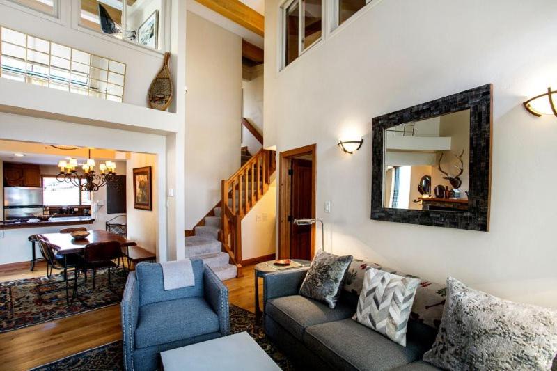 3 Bedroom Antlers Vacation Rental With Incredible Slopeside Views And