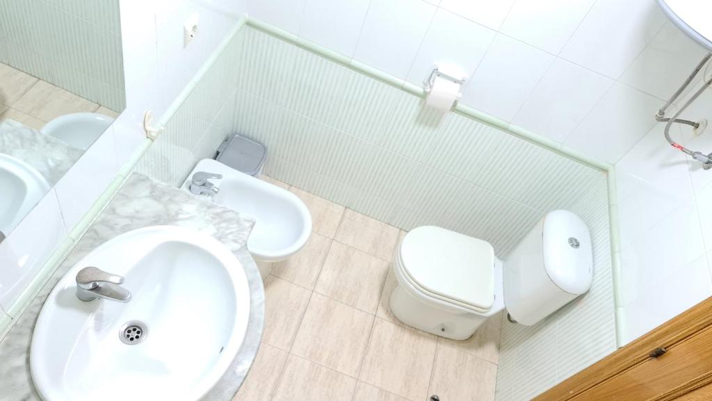 A bathroom at PALMERAS - Muy exclusivo y cerca de la playa!! Sólo familias