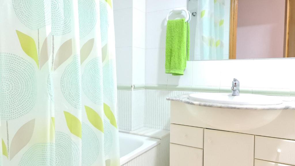 A bathroom at PALMERAS - Muy exclusivo y cerca de la playa!! Sólo familias