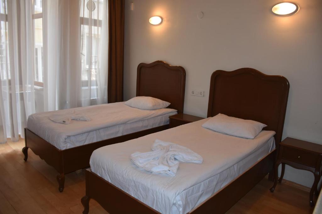Postel nebo postele na pokoji v ubytování Taksim Palace Hotel