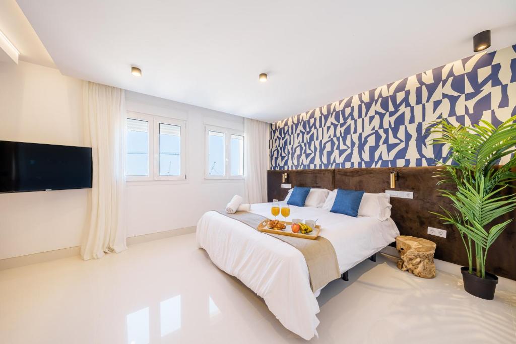 Posteľ alebo postele v izbe v ubytovaní NEAR BEACH Stunning Views & Comfort