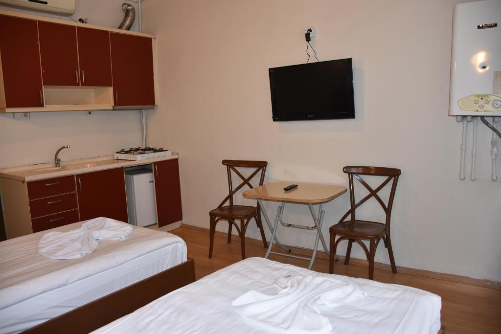 Postel nebo postele na pokoji v ubytování Taksim Palace Hotel