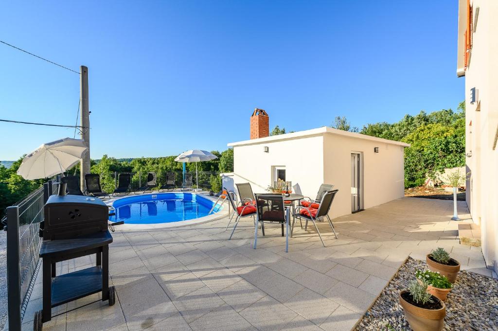 Bazén v ubytovaní Apartment Paradiz alebo v jeho blízkosti