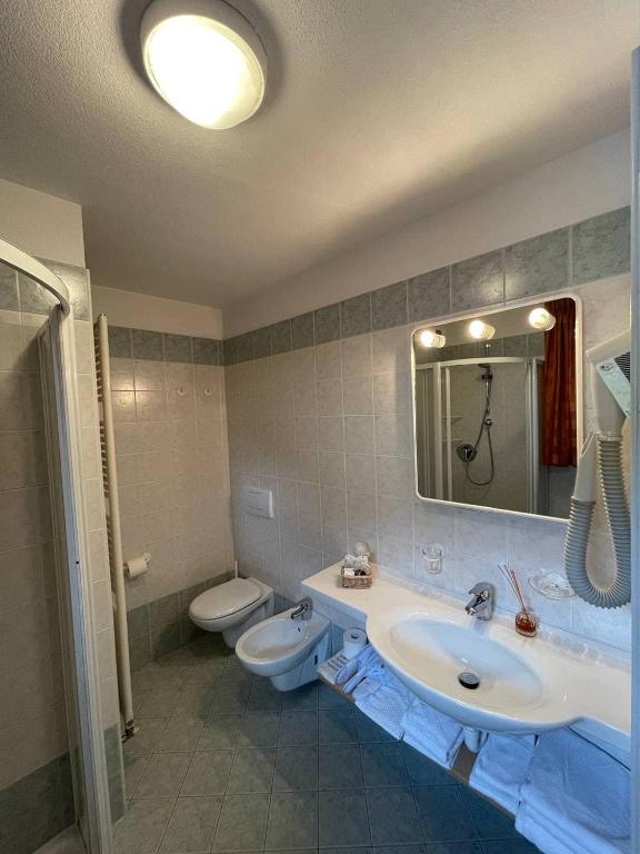 Koupelna v ubytování Hotel Garni Rin Da Rin