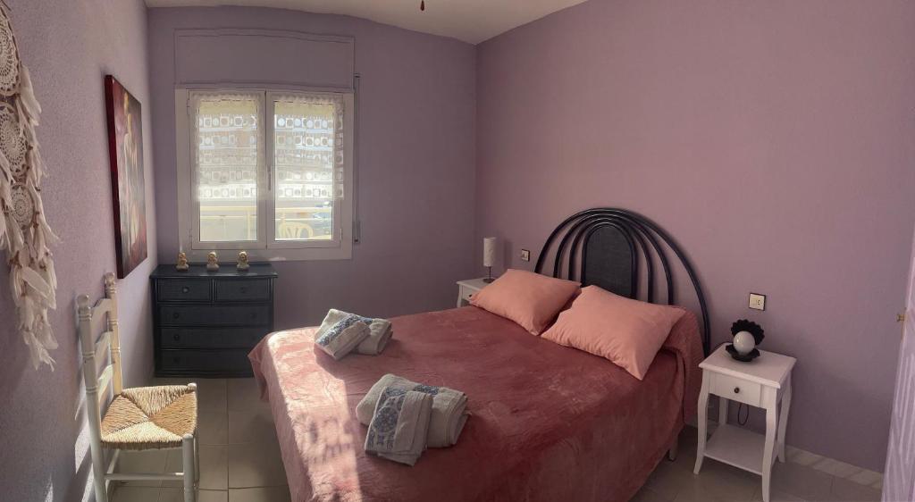 Posteľ alebo postele v izbe v ubytovaní APPARTEMENT MAGNIFIQUE VUE SUR LE CANAL Et LA MER D'EMPURIABRAVA