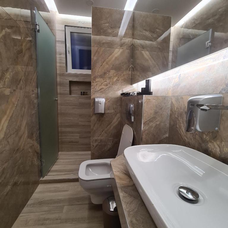 Up Apartments - One-Bedroom Apartment