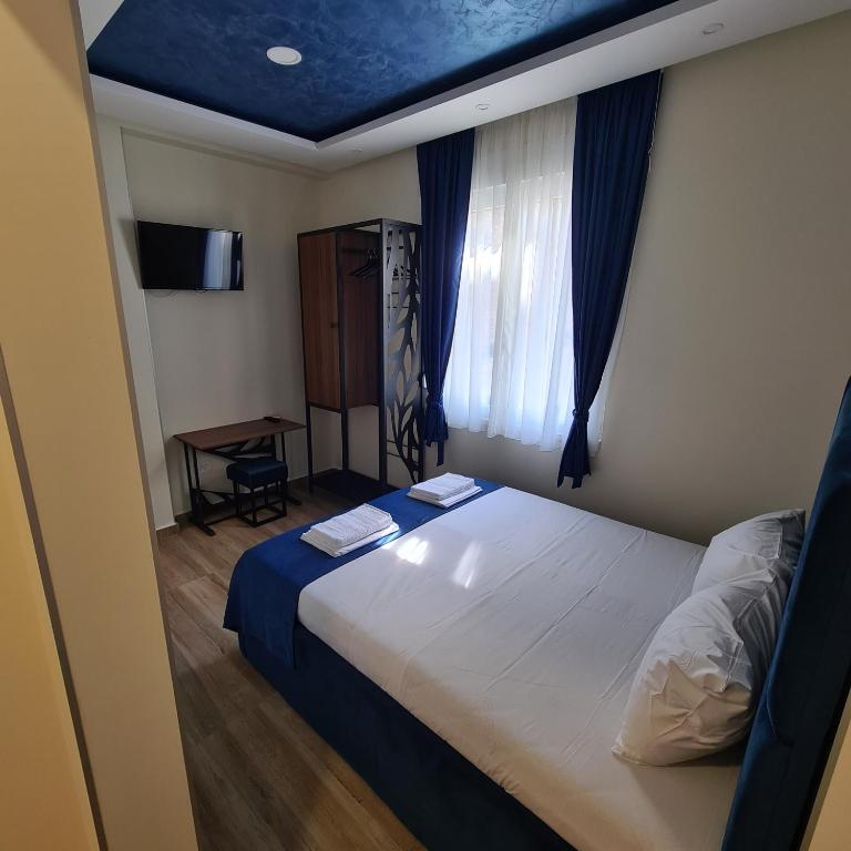 Up Apartments - One-Bedroom Apartment