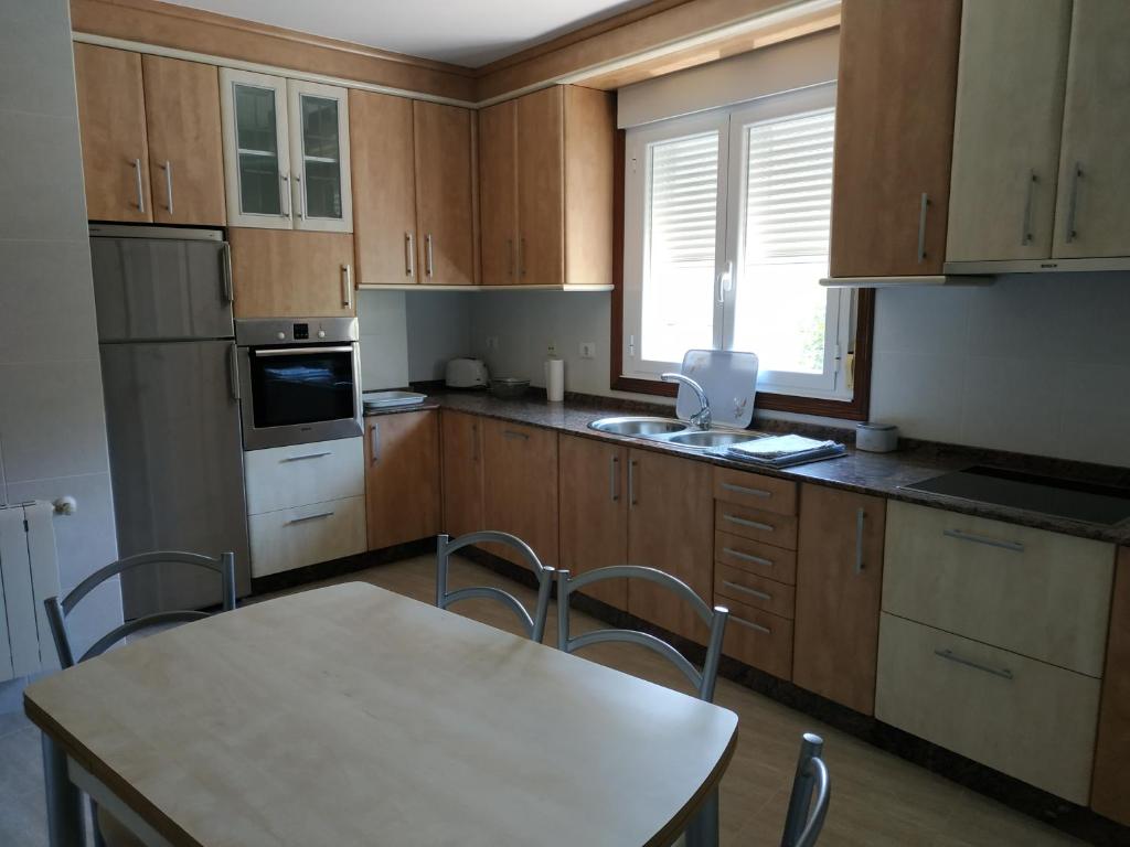 A kitchen or kitchenette at Casa Xarreiro