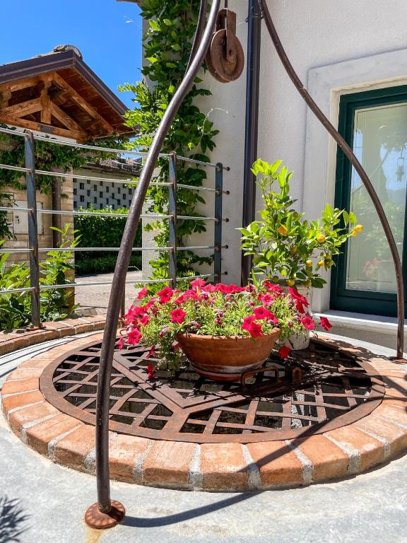 A garden outside Casa Rurale Faraone