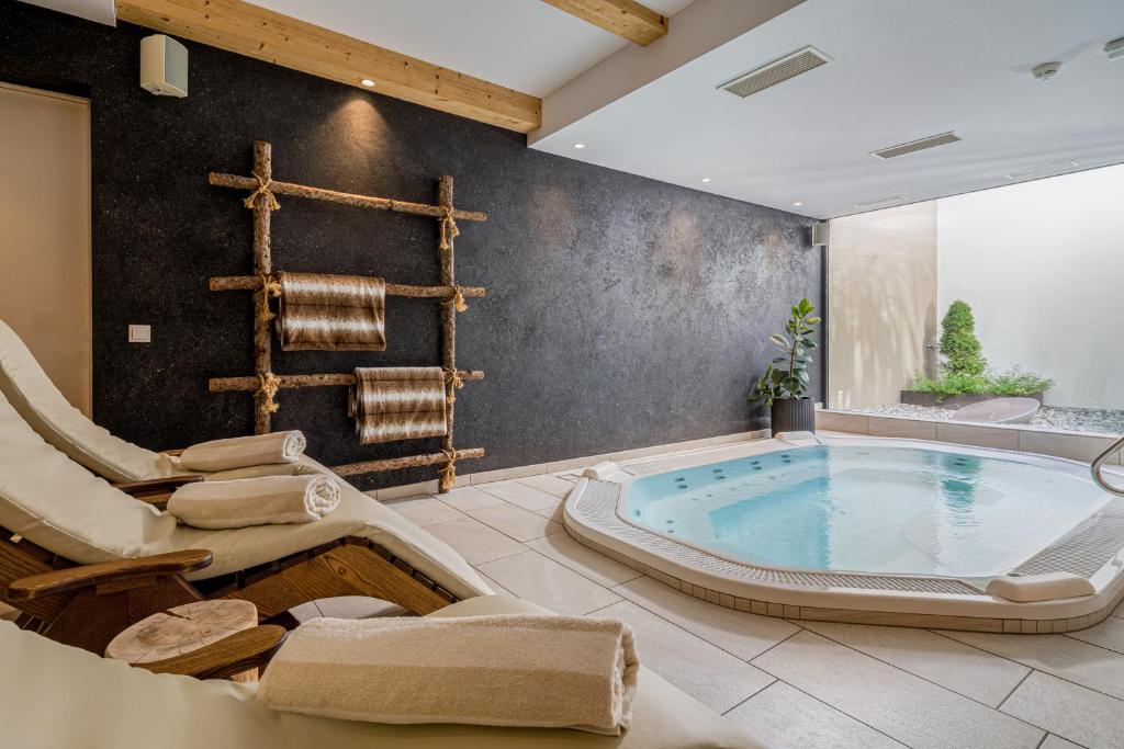 Bazén v ubytování Hotel Erika nebo v jeho okolí