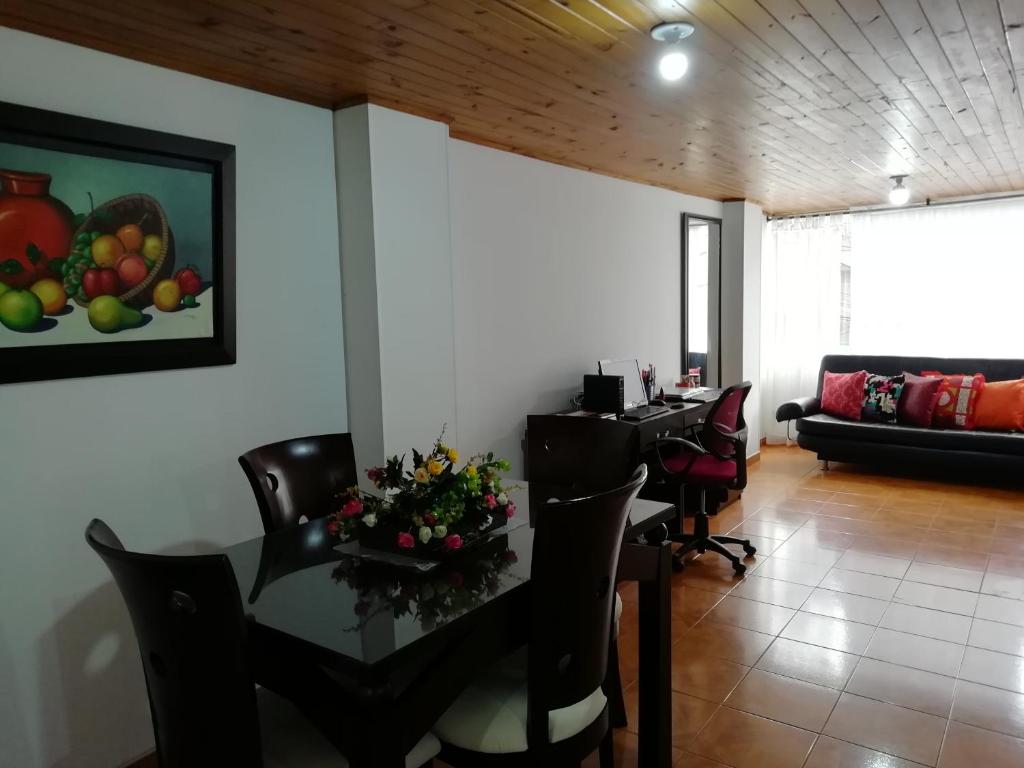 Istumisnurk majutusasutuses Habitaciones en Edificio Ginebra Manizales